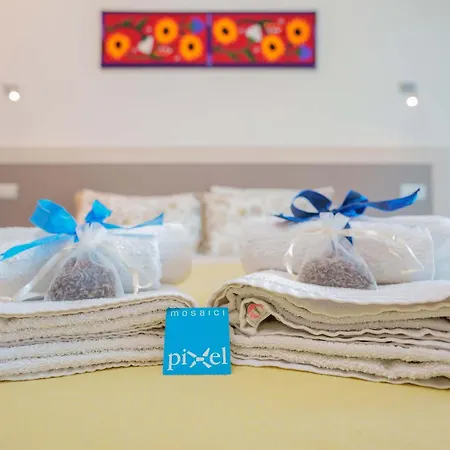 Pixel B&B-2